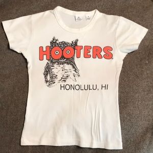 Hooter Honolulu Tee